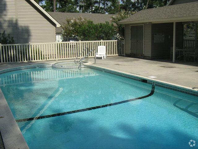moss gate apartments pool