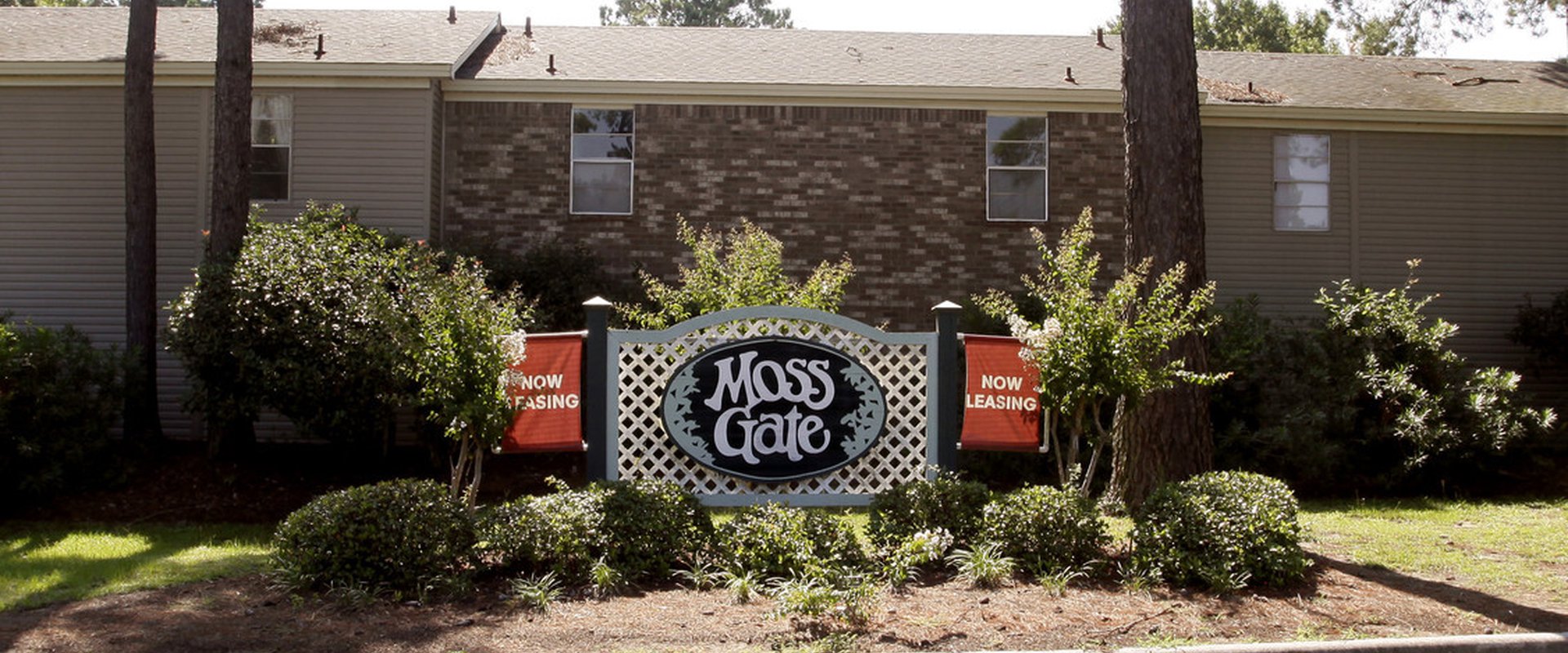 moss gate apartments building